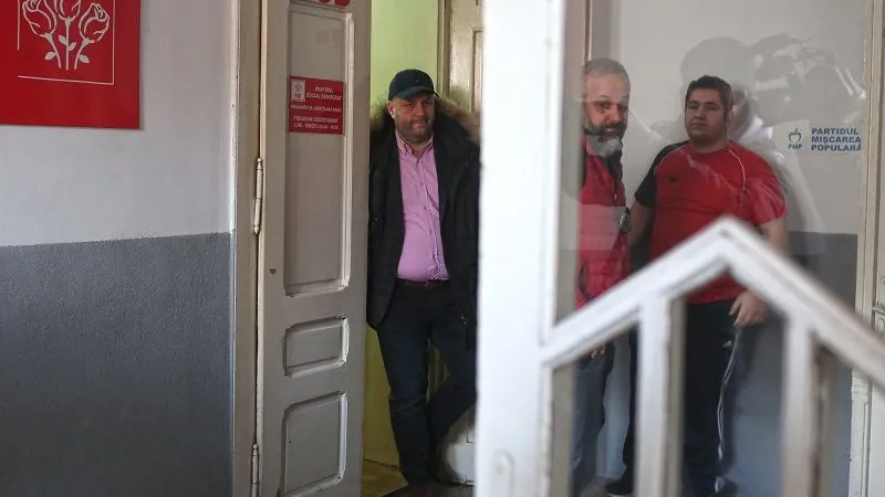 Dorel Căprar, la perchezițiile DNA. Sursafoto: Inquam Photos / Ciprian Petcut