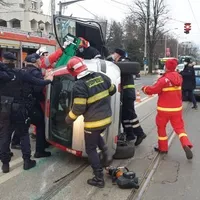 Mașina s-a răsturnat/FOTO: ziaruldeiasi.ro