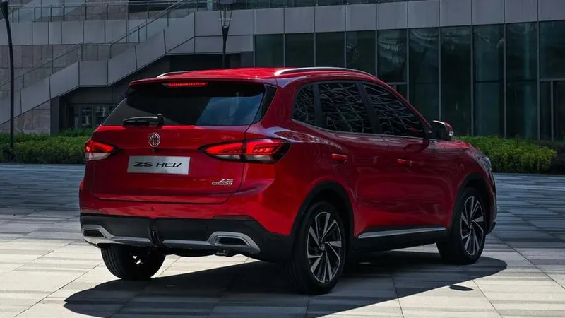 MG ZS Hybrid+, primul adversar pentru Dacia Duster Hybrid. E mai ieftin cu 1.750 € și mai puternic - Foto: MG