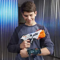 Imagine din reclama jucăriilor cu laser Nerf