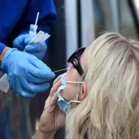 Subvarianta Centaurus a COVID-19 ocolește imunitatea dată de vaccin şi boală. / Foto: Profimedia