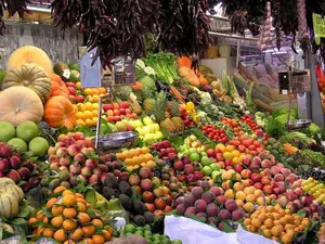 Piaţă de legume şi fructe - Foto: Public Domain Pictures/Jean Beaufort/CC0