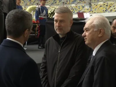 Emoționant! Răzvan Lucescu i-a prins de mâini pe Edi și Anghel Iordănescu și le-a spus 6 cuvinte la funeraliile lui Mircea Lucescu