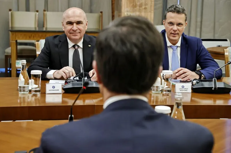 Premierul Ilie Bolojan, împreună cu ministrul Apărării, Ionuţ Moşteanu, la Palatul Victoria, la întâlnirea cu secretarul general al NATO, Mark Rutte - Foto: gov.ro