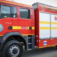 O mașină de pompieri care intervenea la un incendiu de vegetație a luat foc. Un pompier, rănit - Foto: Digi24.ro (Imagine cu rol ilustrativ)