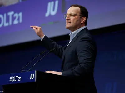 Declarații dure ale ministrului german al Sănătății: Germanii vor fi vaccinați, vindecați sau morți/FOTO: Facebook/Jens Spahn