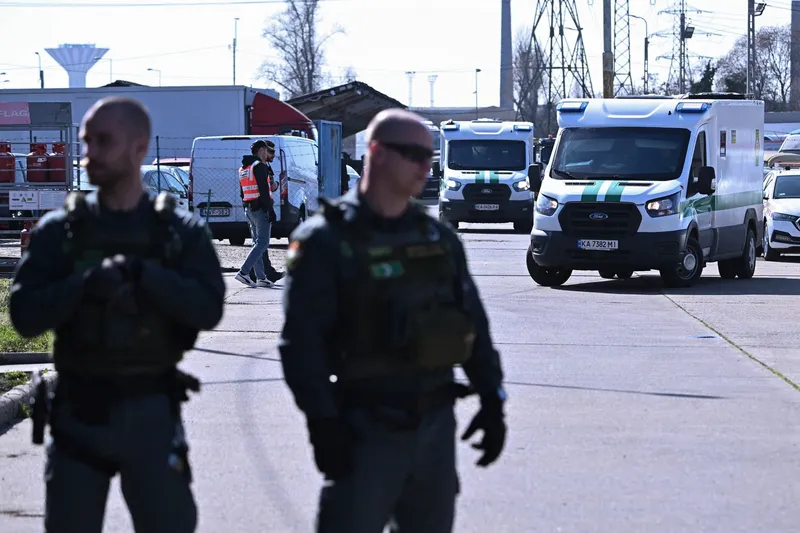 Vehiculele Oschadbank reținute &icirc;n Ungaria - Foto: Profimedia Images