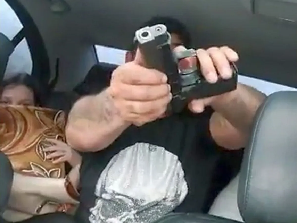 Interlopul Sile Bocz amenință cu pistolul de față cu soția și fetița lui Ultimul glonț mi-l trag eu în cap  Foto: pressalert.ro