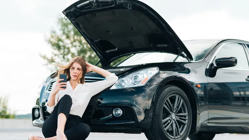 Cum verifici nivelul uleiului de la mașină: cu motorul rece sau cald? Muți șoferi nu știu răspunsul - Foto: Freepik