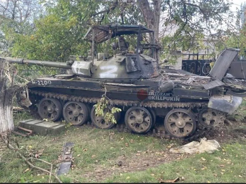 Disperare la Kremlin. Rusia repară tancuri T-62 "de epocă" pentru a le trimite la război - FOTO: Twitter