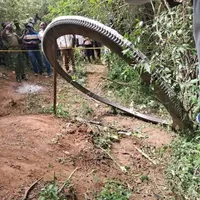 Un inel de metal cântărind o jumătate de tonă a căzut din cer. Unde s-a întâmplat asta? - Foto: Facebook/Cyprian Is, Nyakundi
