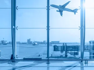 Aterizare de urgență după ce un pasager a vrut să deschidă ușile avionului în timpul zborului foto: Freepik (fotografie cu caracter ilustrativ)