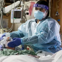SIMULARE 1.500 decese de COVID/zi în România, dacă valul al V-lea va lovi ca în UK sau Franța / NBC News