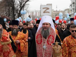 Simbolurile de război marchează sărbătorile pascale din Rusia. Patriarhul Kiril defilează mândru/FOTO: TheMoscow Times