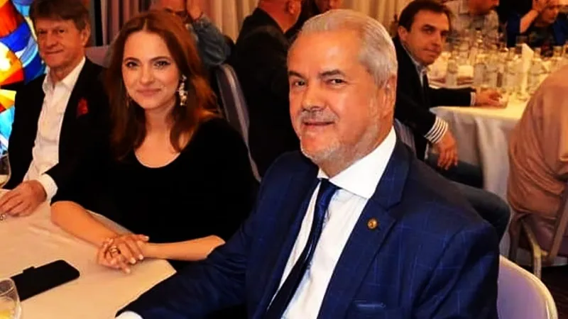 Adrian Năstase a anunţat că-şi retrage colecţia din Muzeul Naţional de Artă - Foto: Facebook/Adrian Năstase