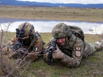 Cine lucrează la birou în armată sau poliție iese la pensie la 65 de ani. Tanczos Barna: „Echitate socială” - Foto: Facebook / Ministerul Apararii Nationale, Romania