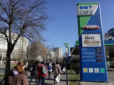 Big brother corporatist. OMV Petrom își monitorizează electronic cei 9000 de angajați ca să nu fure - Foto: INQUAM PHOTOS / Călin George