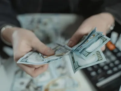 Salariu mare și bonusuri Foto: pexels.com - rol ilustrativ