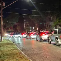 Traficul real bate tehnologia. Taxiuri autonome au blocat traficul din cauza pietonilor - Foto: Twitter/@pradnico