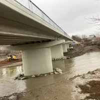 Pod din Argeș, construit în 6 ani, inaugurat cu apă sfințită: „Dumnezeu să ne ajute în lucrare”/FOTO: cnadnr.ro