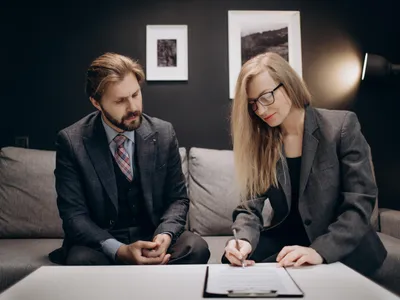 Diferența legală dintre donație și promisiunea de donație. Care dintre ele este mai greu de anulat? - Foto: Freepik (Imagine cu rol ilustrativ)