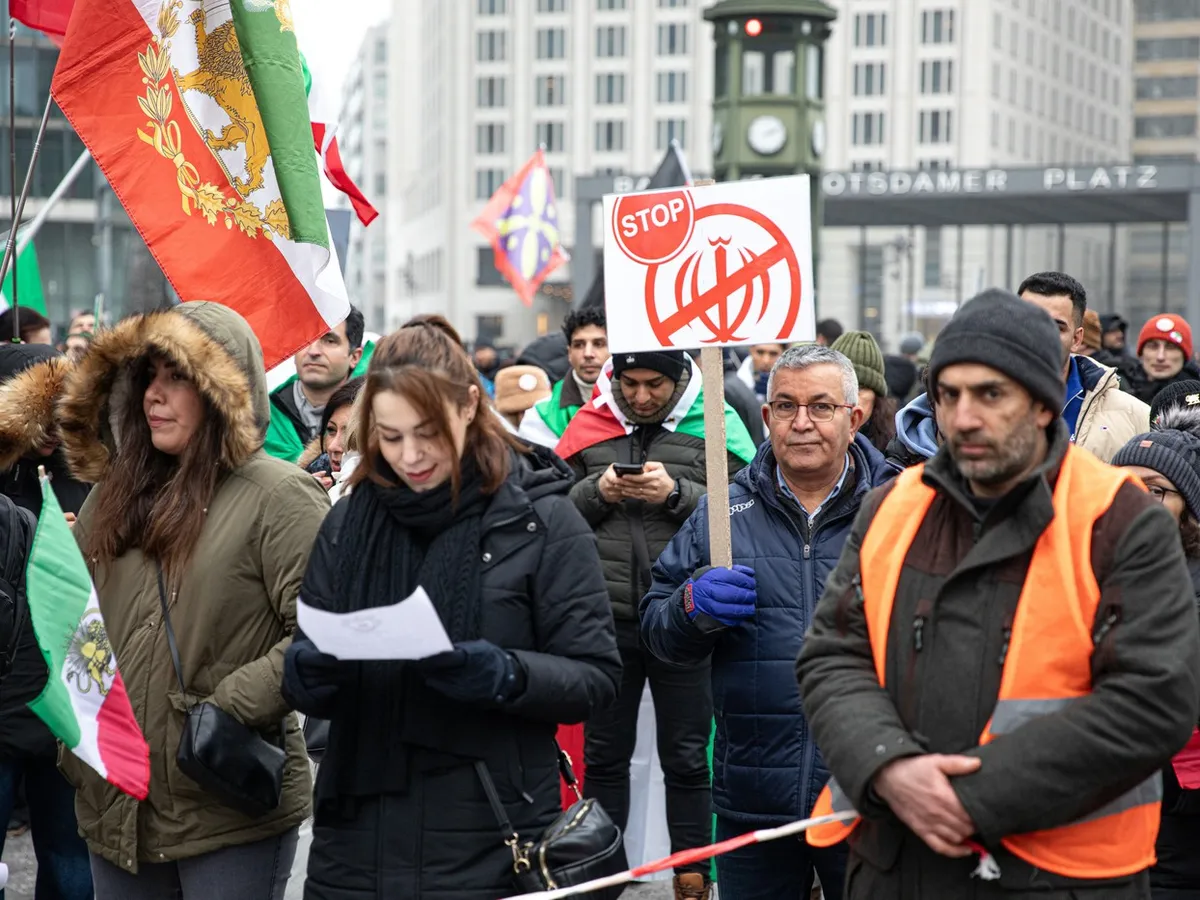 Proteste masive în Berlin. Mii de oameni au ieșit în stradă în semn de sprijin pentru revolta din Iran - Foto: Profimedia Images (Imagine cu rol ilustrativ)