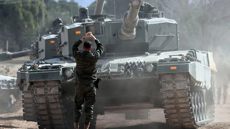 Primii soldați ucraineni vor termina în câteva zile antrenamentele pe tancurile Leopard 2 din Spania - Foto: Profimedia Images