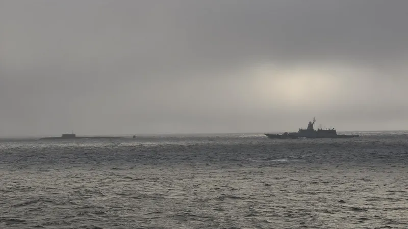 Rușii dau târcoale teritoriului american. Până unde au ajuns submarinele rusești - FOTO: U.S. Coast Guard