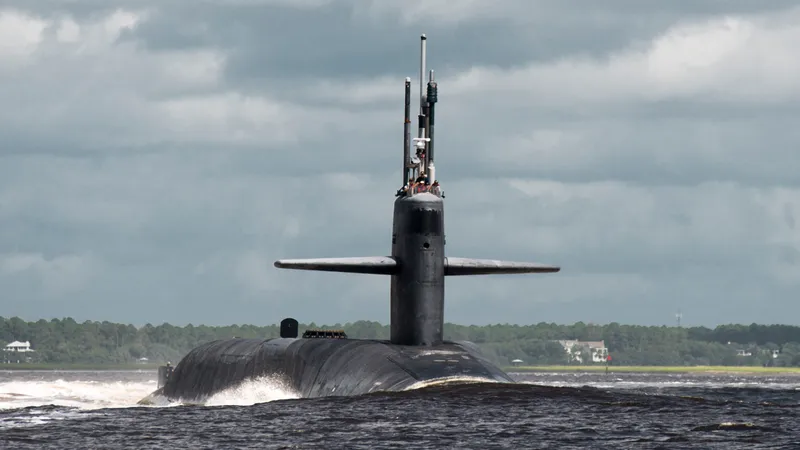 Noi bombardamente ale SUA asupra Houthi cu rachete Tomahawk lansate din submarinul USS Florida - Foto: Profimedia images