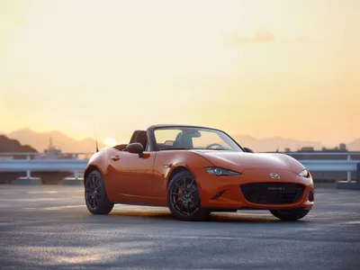 Cel mai vândut roadster, Mazda MX-5, a împlinit 30 de ani.