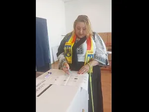 Diana Șoșoacă a scris pe buletinul de vot numele a 8 „noi” candidați. Pe cine ar fi preferat? - Foto: captură video
