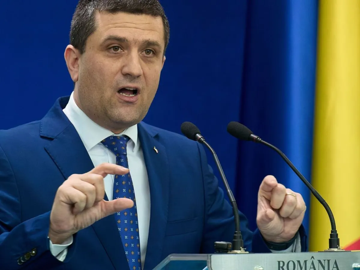 Radu Miruţă, ministrul Apărării, în conferinţă de presă - Foto: Profimedia Images