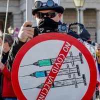 Zeci de mii de austrieci au ieșit în stradă împotriva vaccinării obligatorii anti-COVID. / Foto: businessinsider.com