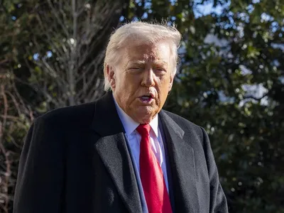 Donald Trump, preşedintele SUA, dând declaraţii presei la ieşirea din Casa Albă - Foto: Profimedia Images
