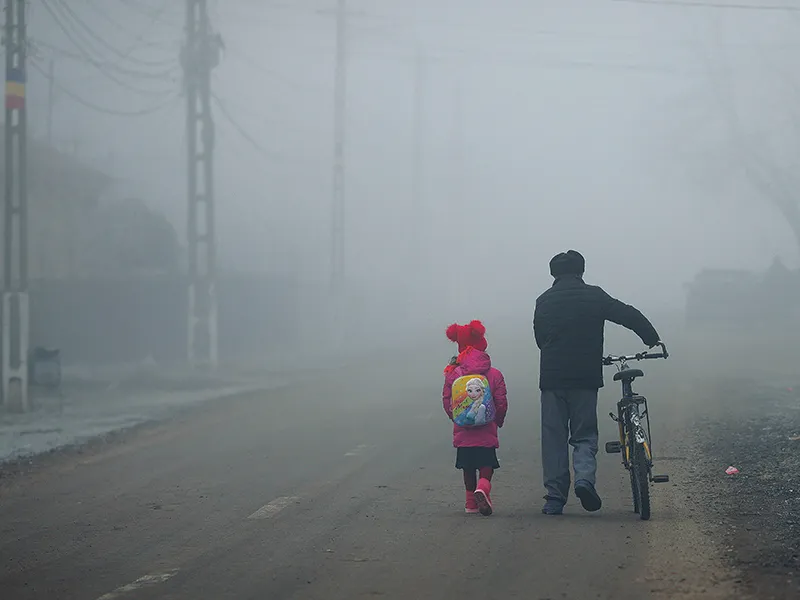 DIGITALIZARE Zeci de mii de copii sunt rupți de lumea civilizată nu doar prin absența Internetului, ci și a drumurilor - Foto: INQUAM PHOTOS/ Octav Ganea