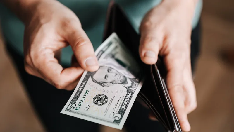 Cine sunt românii ce primesc 500 lei pe lună în plus din 2024 ? - Foto: Pexels