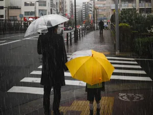 Meteo. Cod portocaliu de ploi torențiale, vânt și vreme rece până miercuri. Județele vizate - Foto: Freepik (Imagine cu rol ilustrativ)