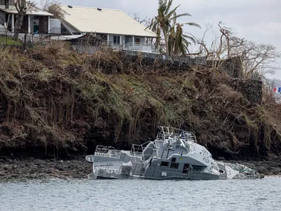 9 români erau pe insula Mayotte, lovită de ciclonul Chido. Evacuați cu o aeronavă militară franceză - Foto: Profimedia Images