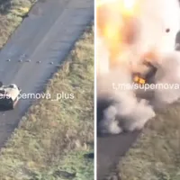 Momentul în care un blindat rusesc este aruncat în aer după ce a trecut peste un rând de mine - FOTO: Twitter