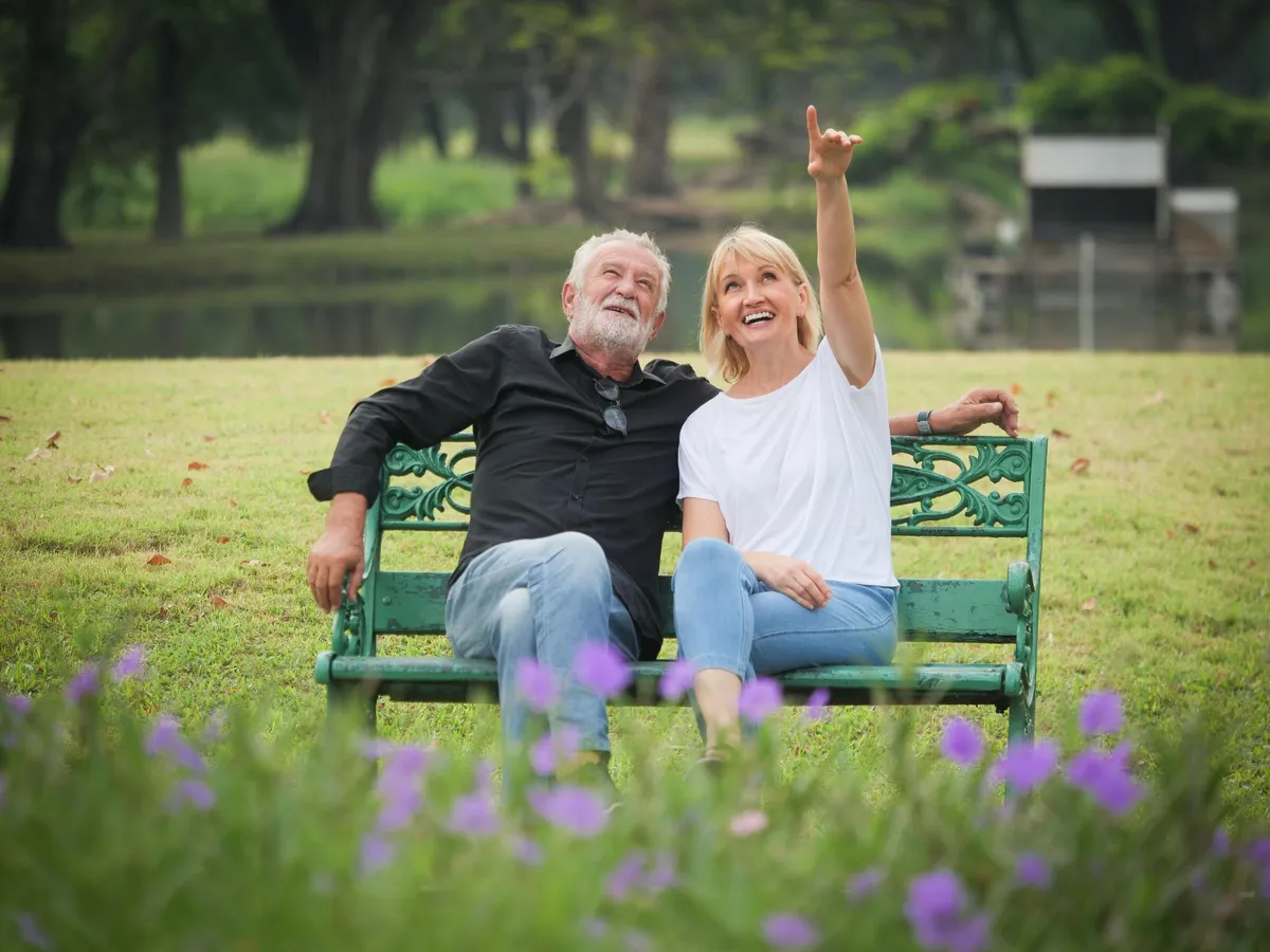 Care pensionari primesc, vineri, pensia? 130.000 pensii cresc în luna mai cu 400 lei. Care e motivul - Foto: Freepik