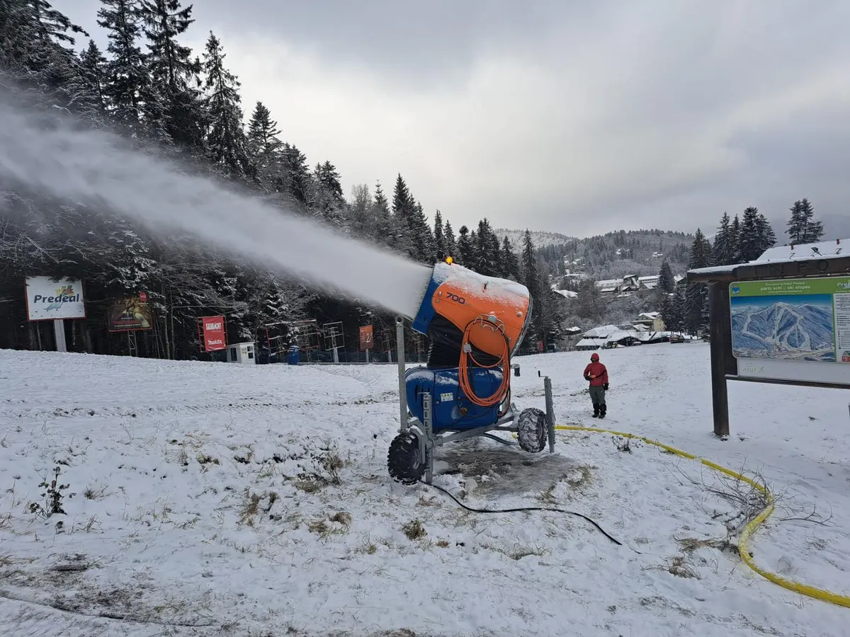 Unde poți schia sau da cu snowboard-ul în România în minivacanța de 1 Decembrie. Cât costă skipassul - Foto: Facebook/Supersnow Carpathian