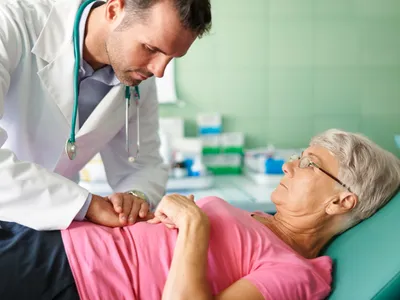 Medic și pacient în timpul consultației - Foto: Freepik (rol ilustrativ)