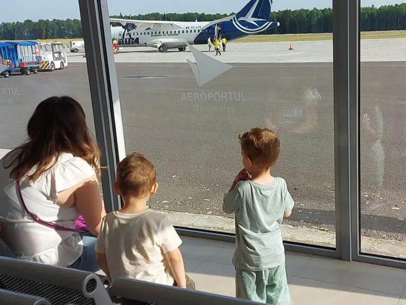 Un șofer de autobuz a scos pasagerii din aeroport pe DN 1 în loc să-i ducă pe pistă. Ce a urmat? - Foto: Arhiva