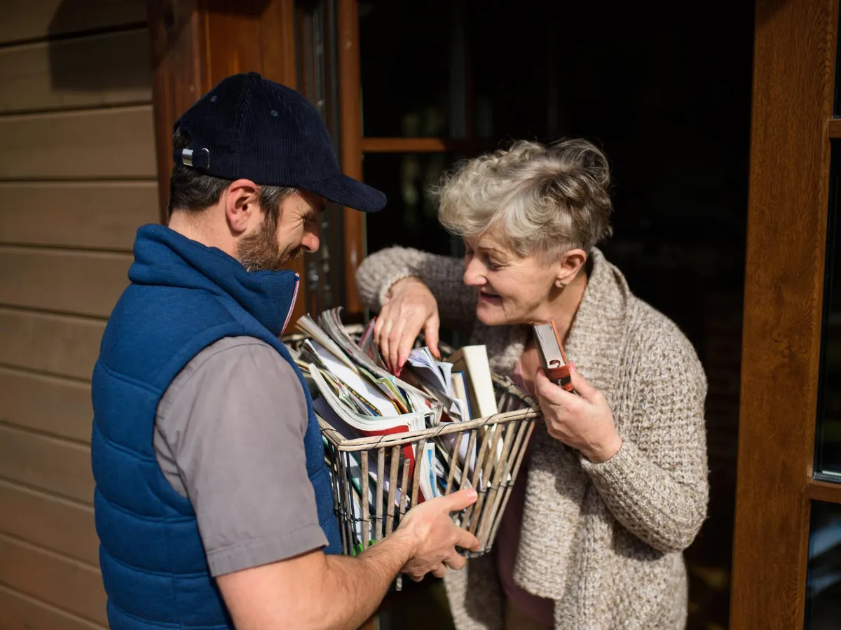 Care pensionari iau pensie cu sute de lei mai mică în noiembrie? Când intră banii pe card și poștă? - Foto: Freepik