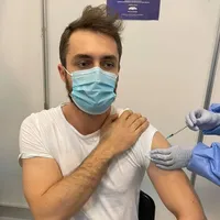 Jurnalistul Alin-Alexandru Ionescu a primit o doză de Pfizer, apoi o doză de Moderna. Sursa foto: Facebook