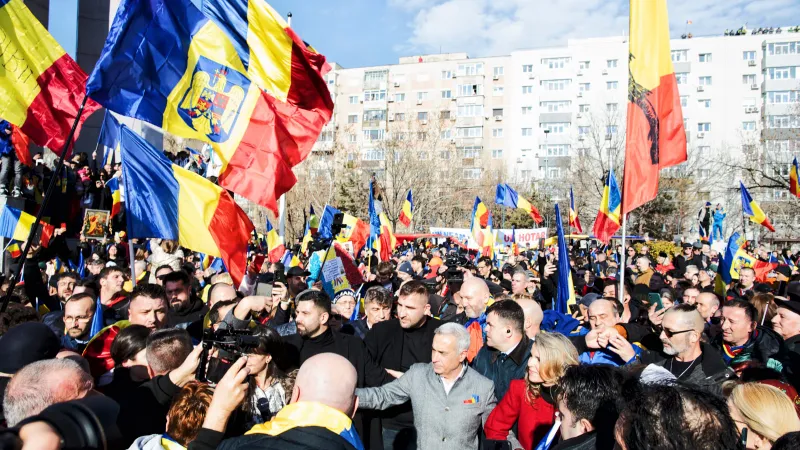 Jurnaliștii au fost bruscați violent de bodyguarzii lui Călin Georgescu Foto: Mugur Vărzariu