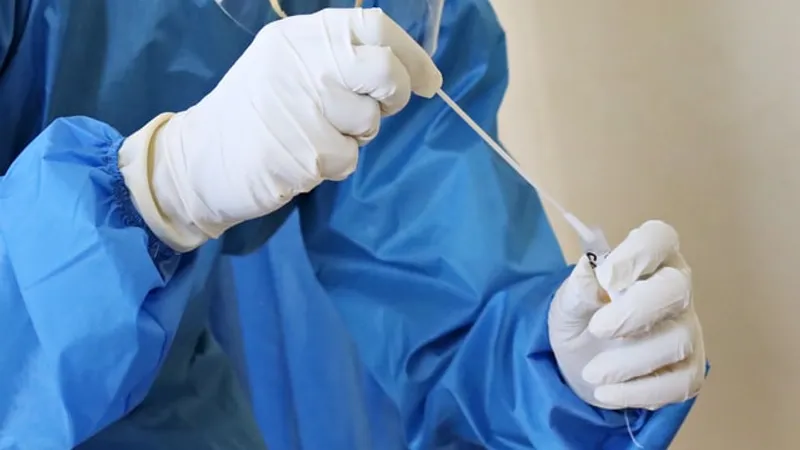 Angajații nevaccinați din sistemul de sănătate, obligați să se testeze pe banii proprii/FOTO: Unsplash