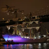 Un velier-școală al Marinei Mexicane s-a înfipt în Podul Brooklyn din New York: 2 morți - Foto: Profimedia Images