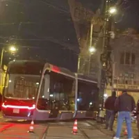 Incident grav, în centrul Timișoarei! Un tramvai turcesc a sărit de pe șine pe trotuar - Foto: opiniatimisoarei.ro