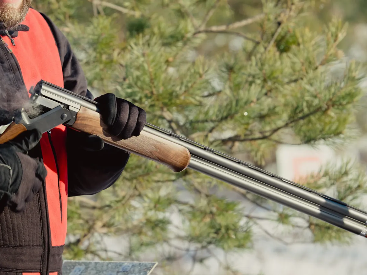 Vânătorul a devenit „vânat”. Un bărbat, împuşcat accidental la o partidă de vânătoare în Buzău